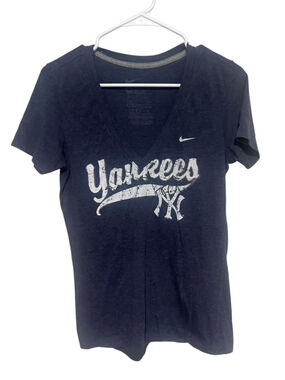 Nike New York Yankees T-Shirt Women’s Medium Navy V-Neck Slim Fit Tee